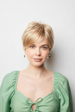 Load image into Gallery viewer, Bay