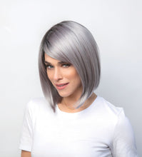 Load image into Gallery viewer, Vada Women's Wig Aderans